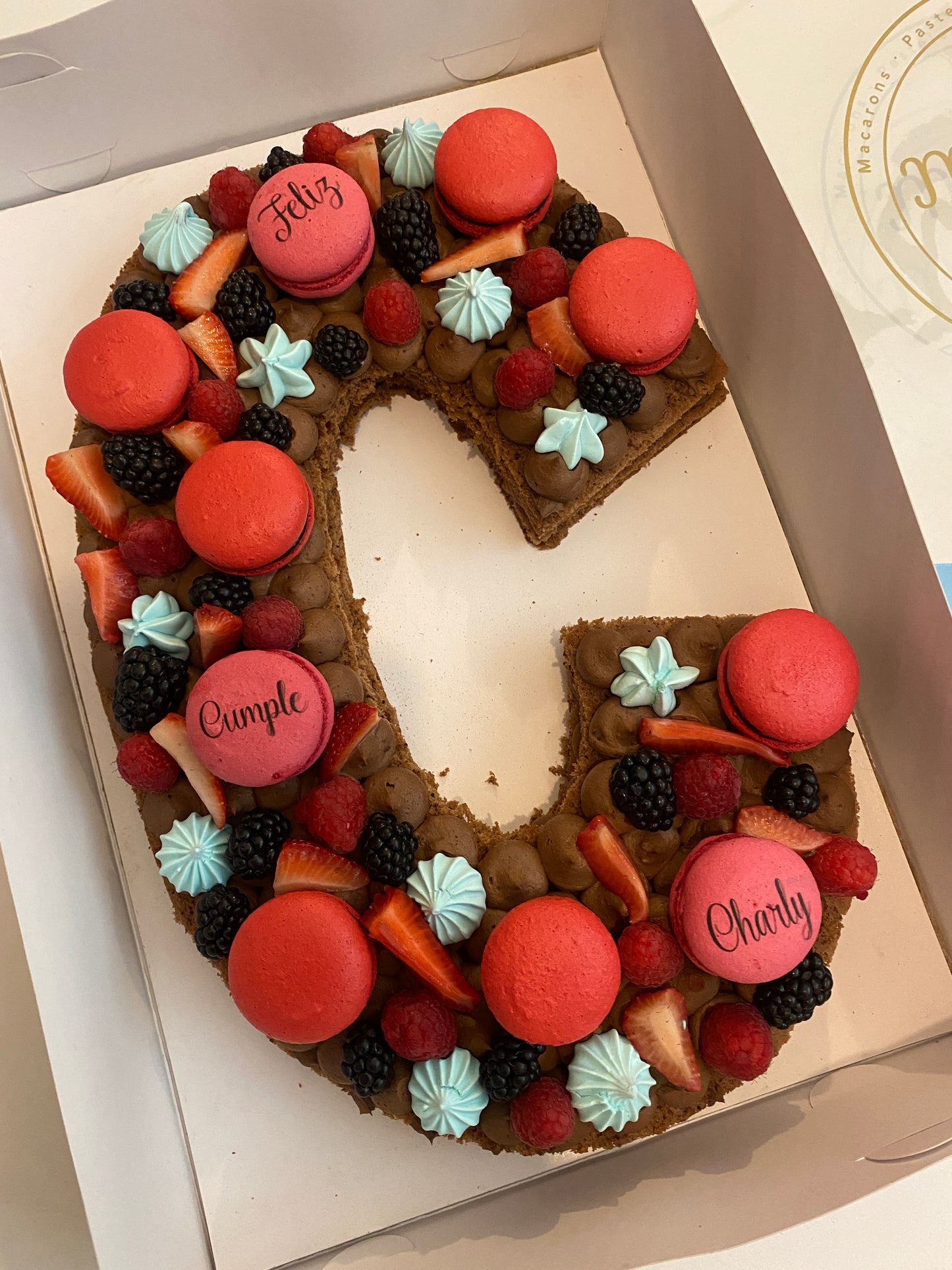 Pastel de letra para 20 personas