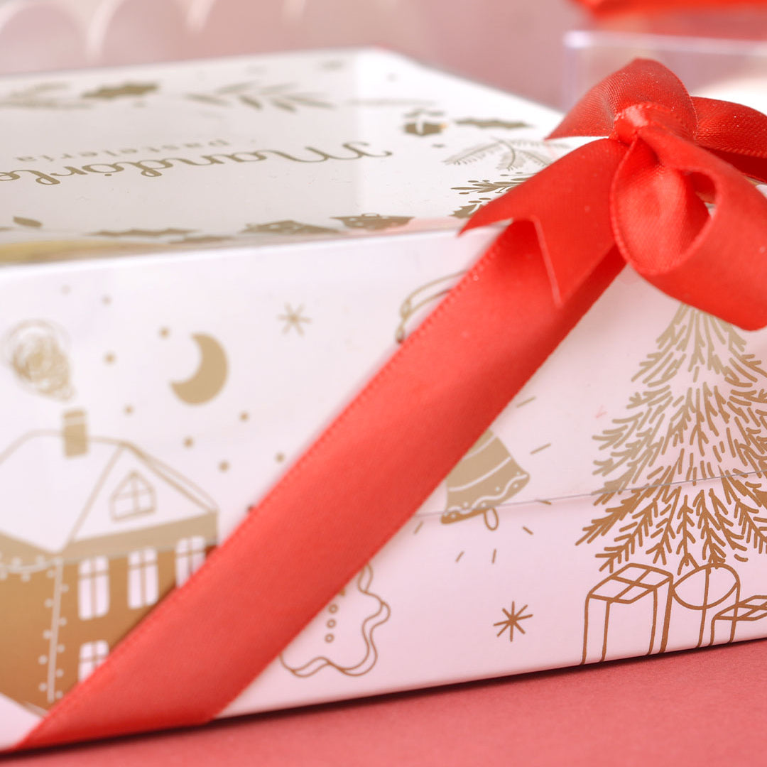 Caja con 4 macarons navideños