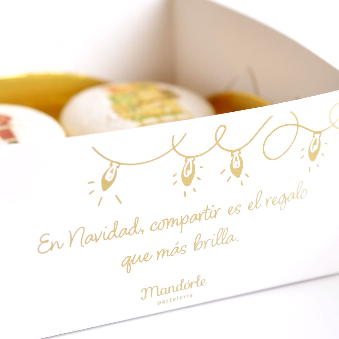 Caja con 4 macarons navideños
