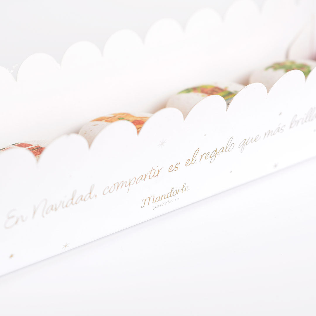 Caja con 7 macarons navideños