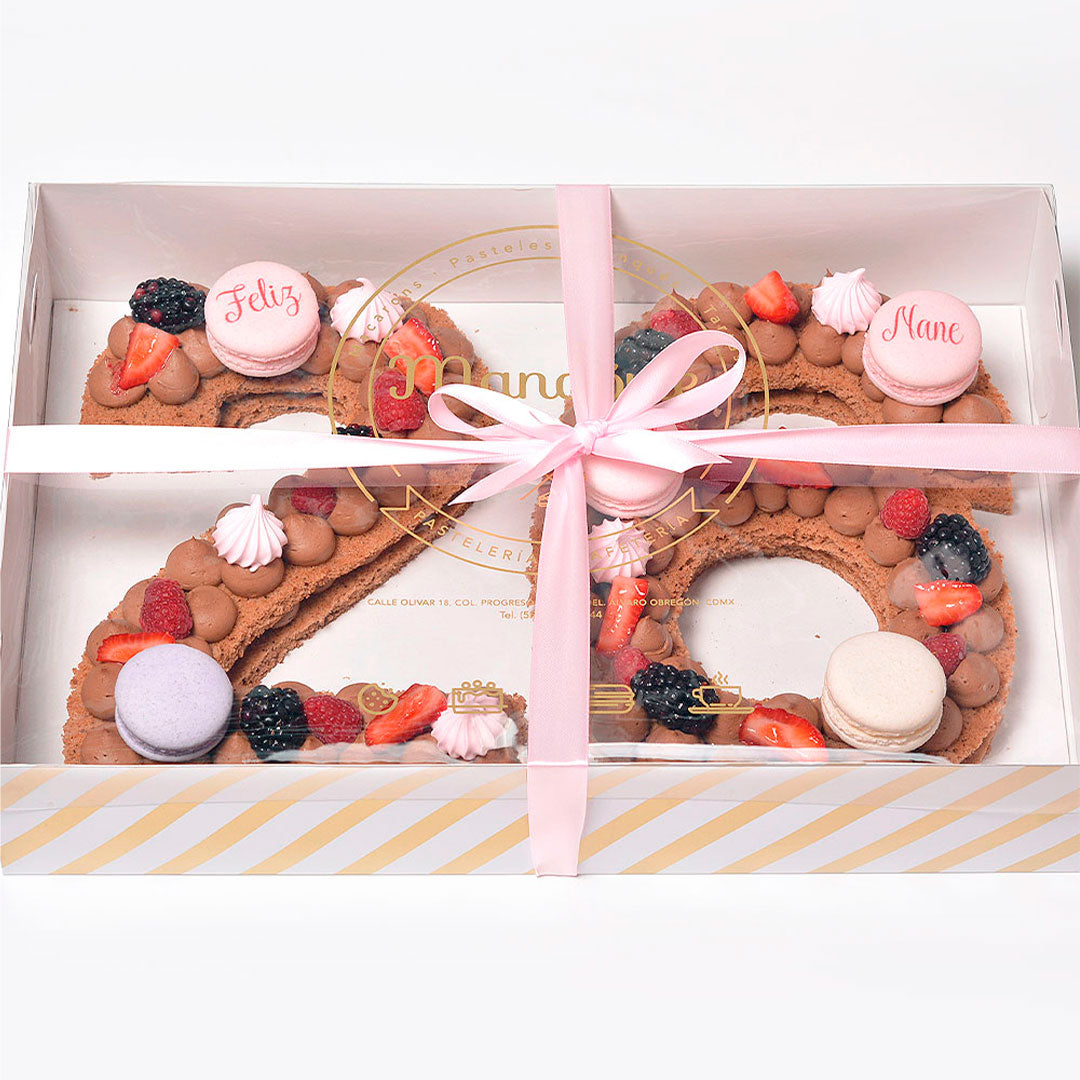 Pastel de número 26 con macarons personalizados sabor chocolate